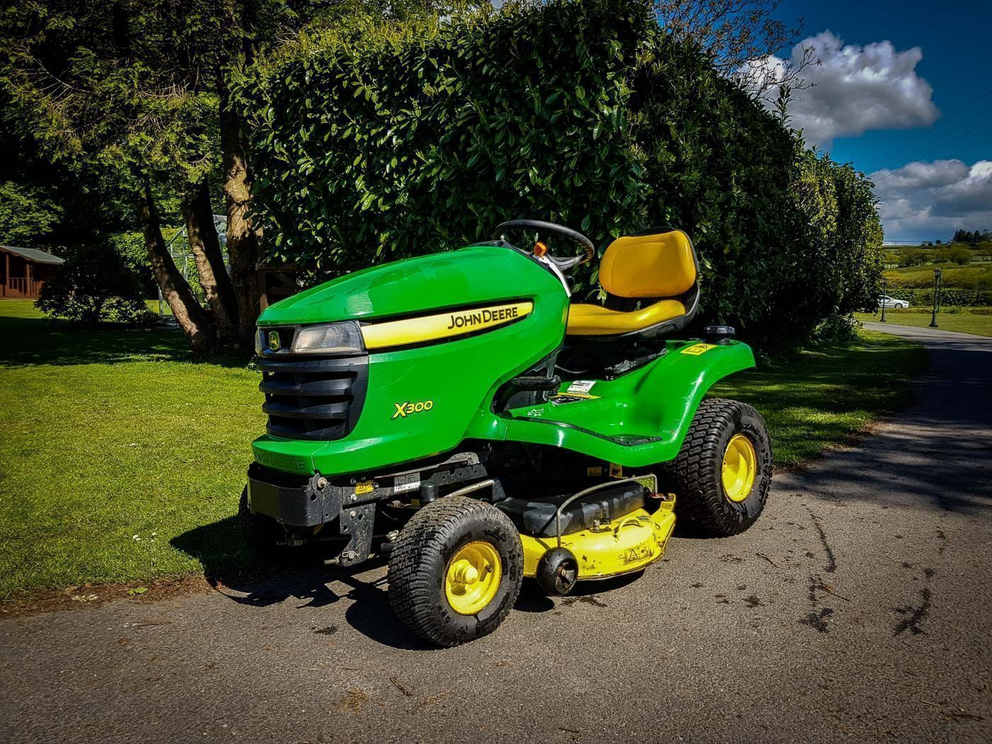 John Deere X300 X304 X320 X324 X340 X360 Select Series Lawn and Garden Tractors Service Manual